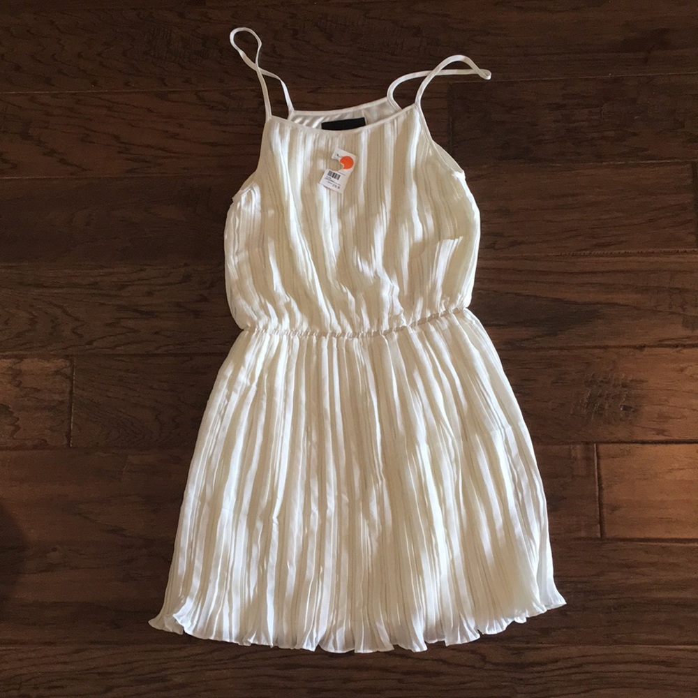 Blaque Label cream dress size small NWT